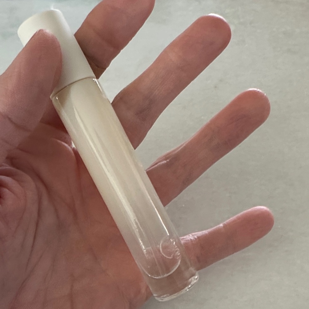 Glossier You doux